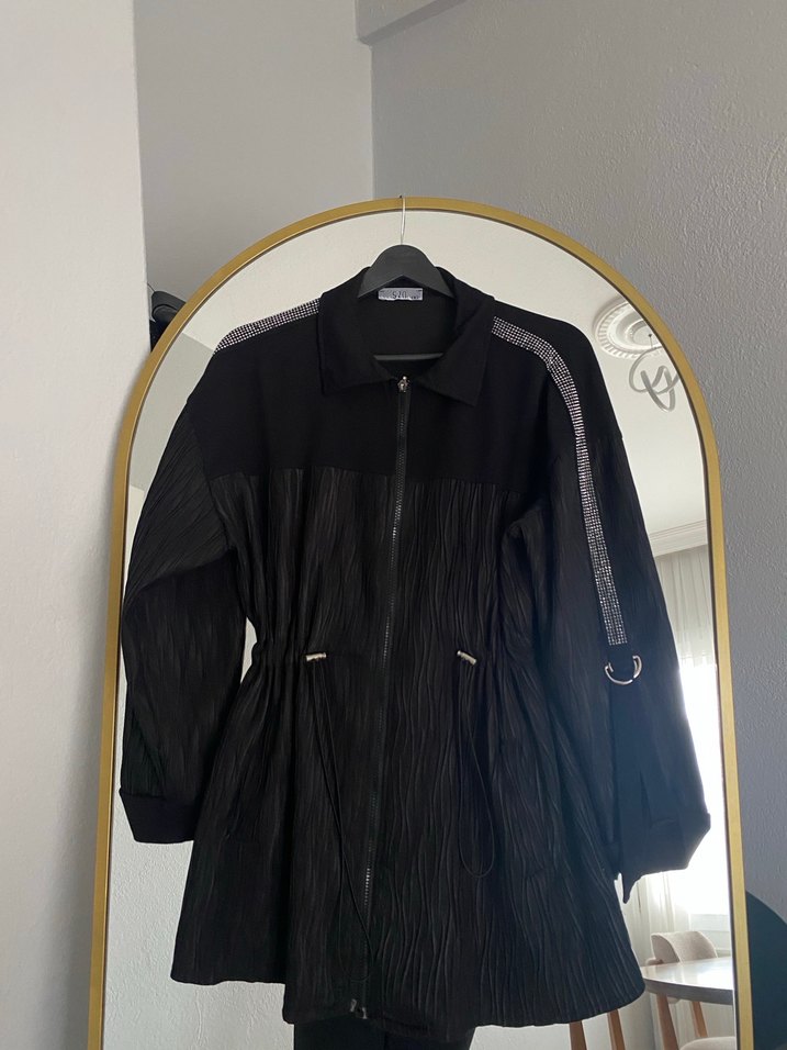 Kadın Siyah Pileli Uzun Ceket - Görsel 2