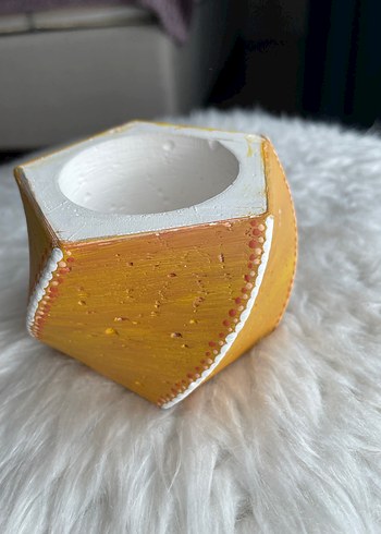 Küçük kil saksı