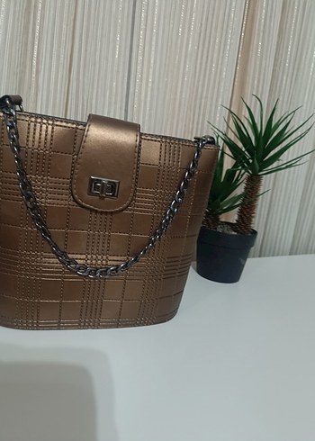 Kahverengi Zincir Detaylı Deri Kadın Çanta