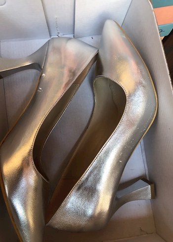 Diğer Parlak Altın Tokalı Stiletto Topuklu Kadın Ayakkabı