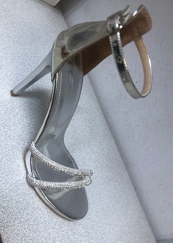 Gri Yılan Desenli Metal Topuklu Kadın Ayakkabı 120