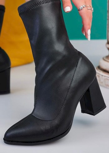 Kadın Siyah Deri Tokalı Topuklu Bot - Görsel 4