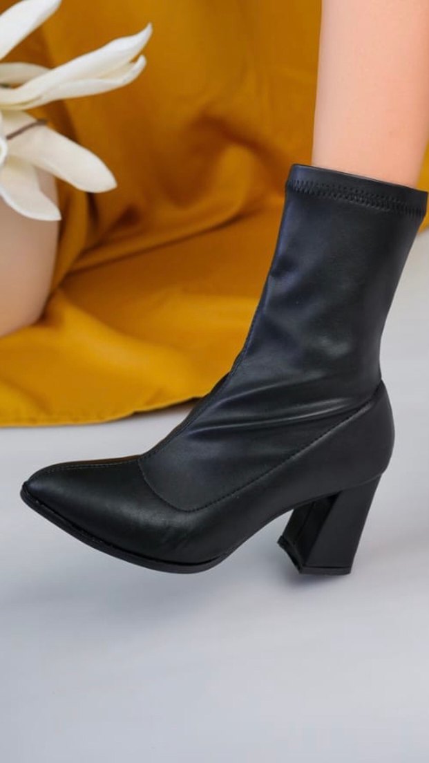 Kadın Siyah Deri Tokalı Topuklu Bot - Görsel 3