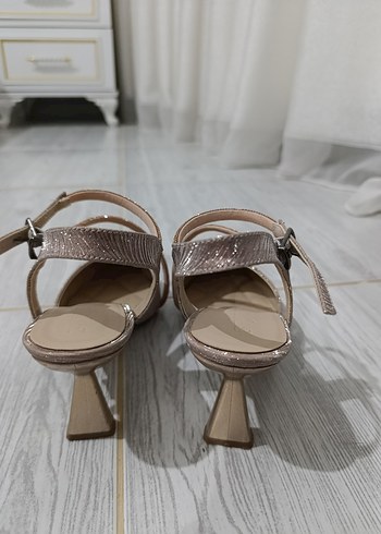 39,5 Beden ten rengi Renk Bej Parlak Stiletto Topuklu Kadın Abiye Ayakkabı