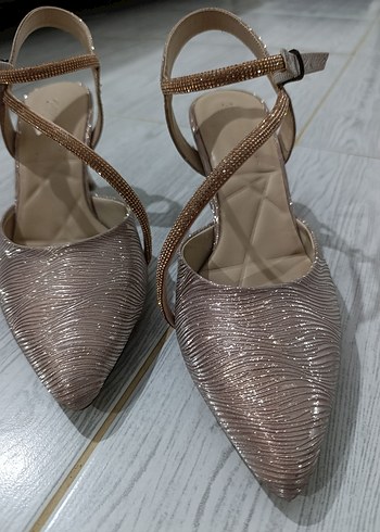 Bej Parlak Stiletto Topuklu Kadın Abiye Ayakkabı