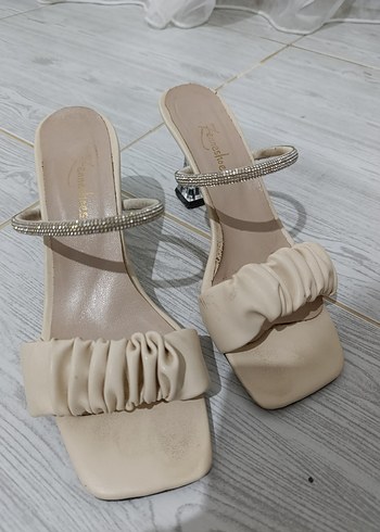 Bej Fırfırlı Stiletto Topuklu Kadın Abiye Ayakkabı
