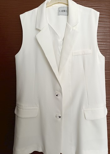 Düğmeli Beyaz Kolsuz Kadın Blazer