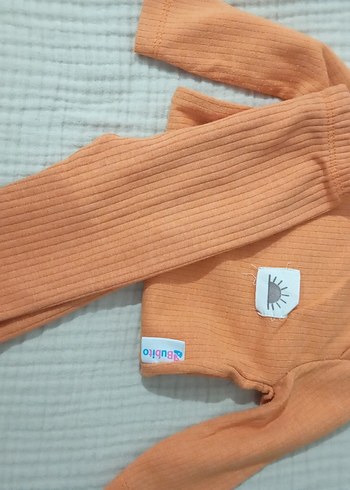 Bej ve Turuncu Çocuk Atlet Takımı - Görsel 3