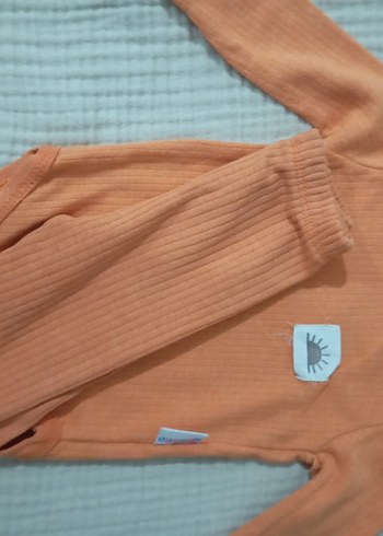 Bej ve Turuncu Çocuk Atlet Takımı - Görsel 4