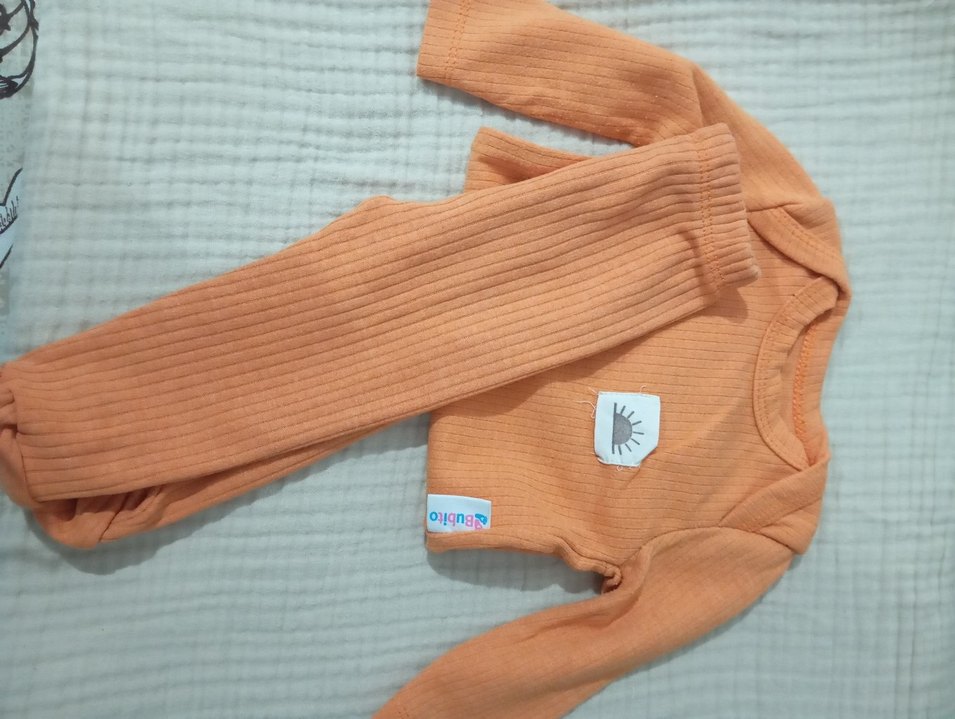 Bej ve Turuncu Çocuk Atlet Takımı - Görsel 3