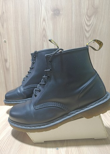 Dr. Martens tek ebat