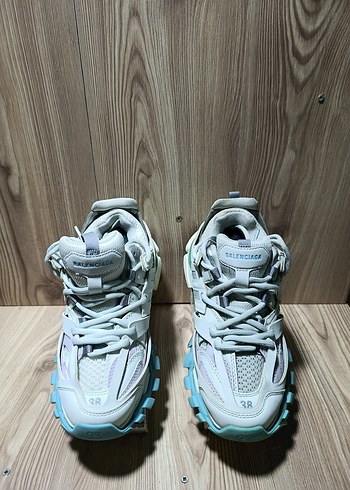 balenciaga reborn track - Görsel 3