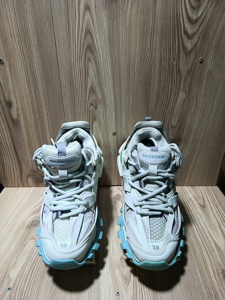 balenciaga reborn track - Görsel 3