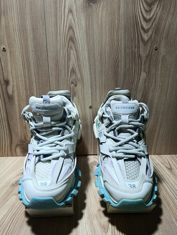 balenciaga reborn track - Görsel 2