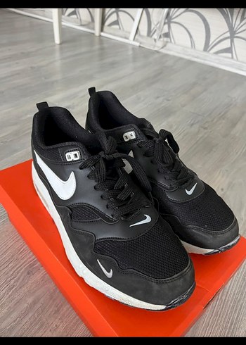 Nike spor ayakkabısı - Görsel 2