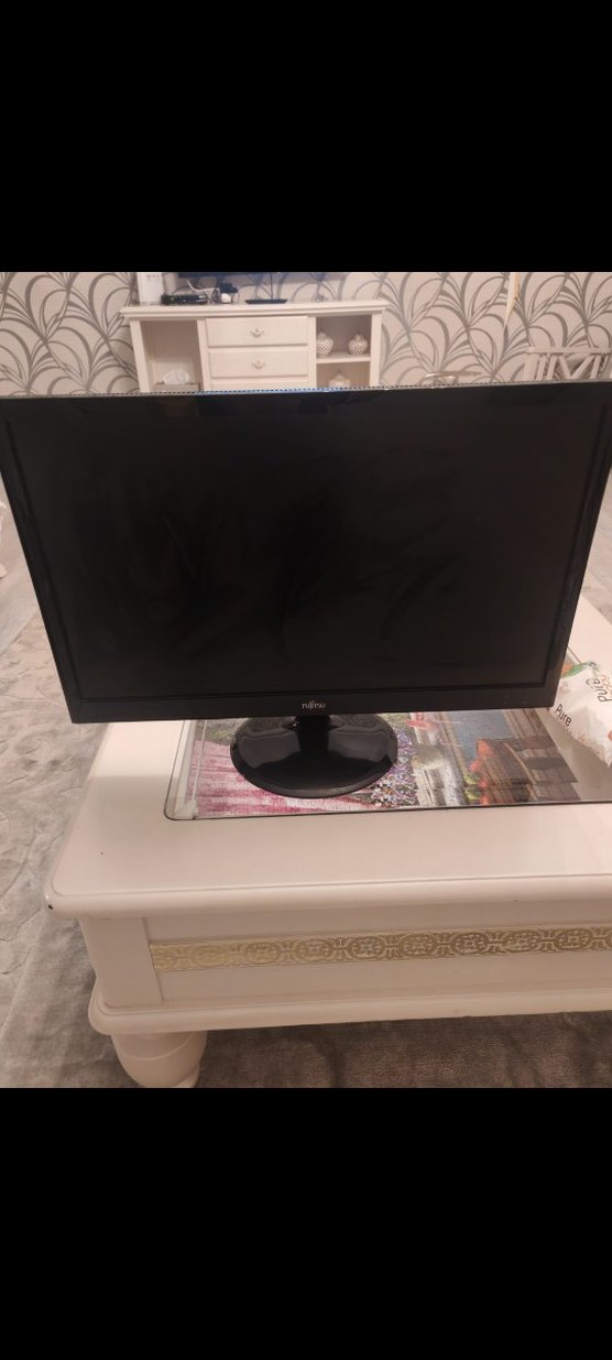 Siyah Fujitsu Monitör - Görsel 2