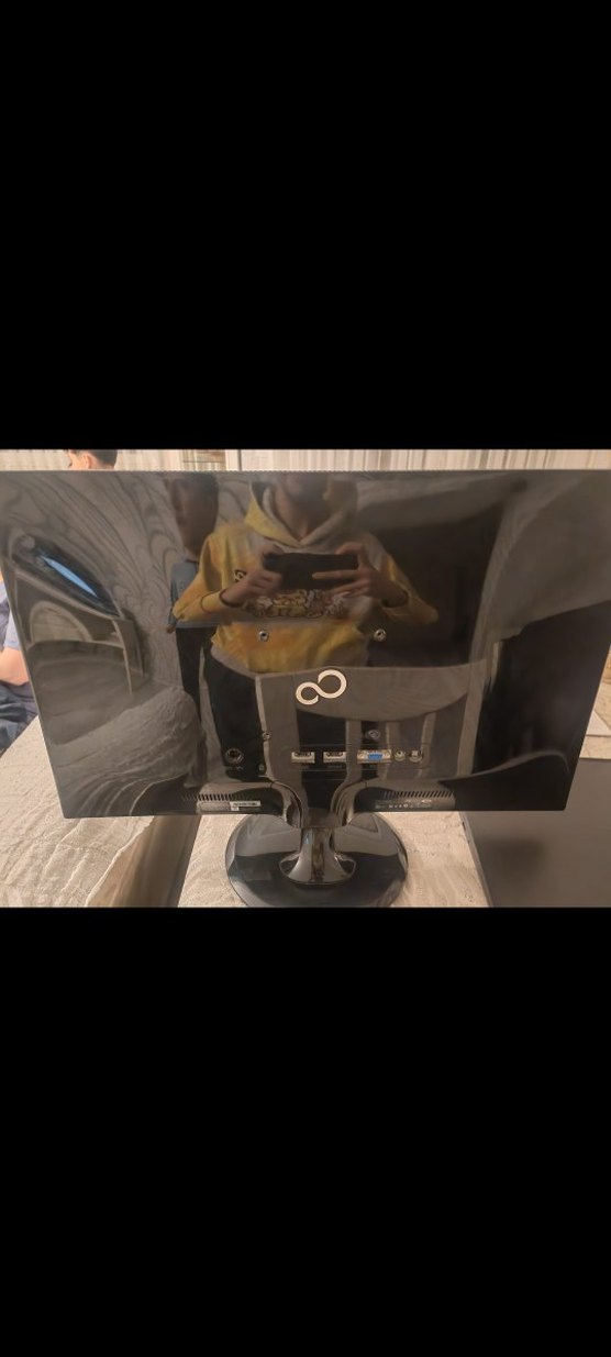 Siyah Fujitsu Monitör - Görsel 3