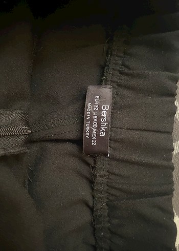 32 Beden siyah Renk BERSHKA | Kemerli Siyah Mini Şort Etek