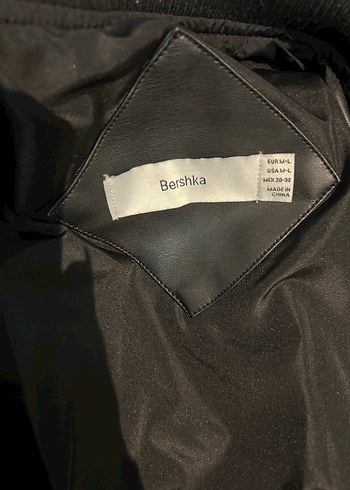 Bershka Siyah Deri Fermuarlı Kadın Ceket
