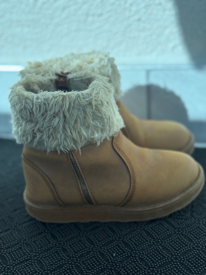 Kız Çocuk Bej Süet Kürklü Bot - Görsel 4