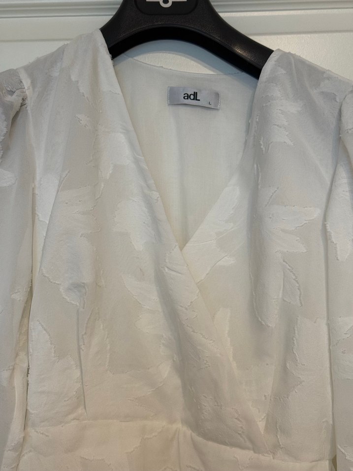 Beyaz Uzun Kollu Drapeli Uzun Elbise - Görsel 2