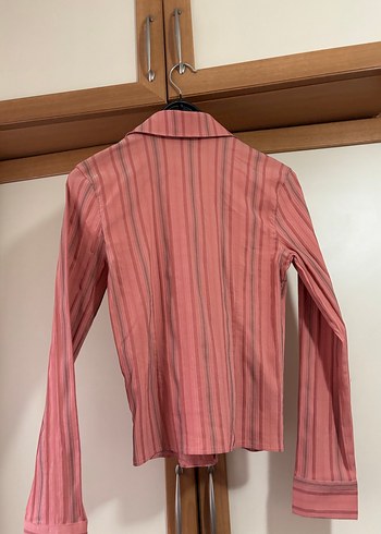 Düğmeli Pembe Çizgili Kadın Gömlek - Görsel 3