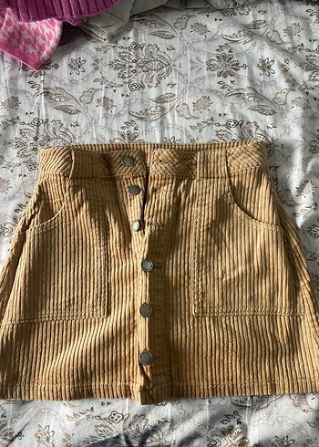 Düğmeli Bej Kadife Mini Etek quzu marka kadifedir