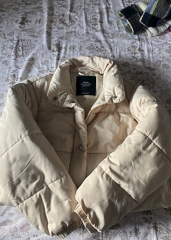 Bershka krem mont