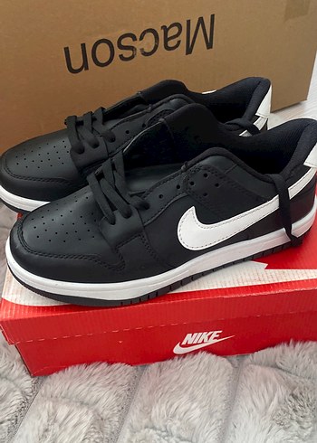 39 Beden Nike Siyah Beyaz Spor Ayakkabı