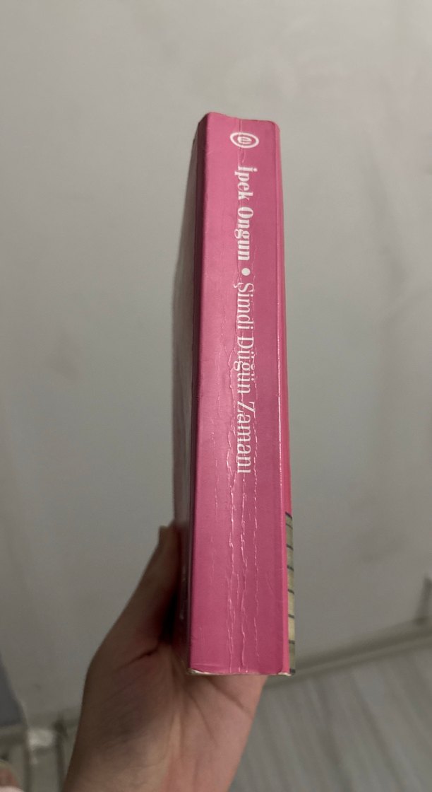 İpek Ongun - Şimdi Düğün Zamanı Romanı - Görsel 3