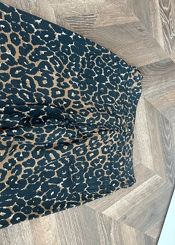 Kahverengi Leopar Desenli Kadın Salaş Kumaş Pantolon - Görsel 4