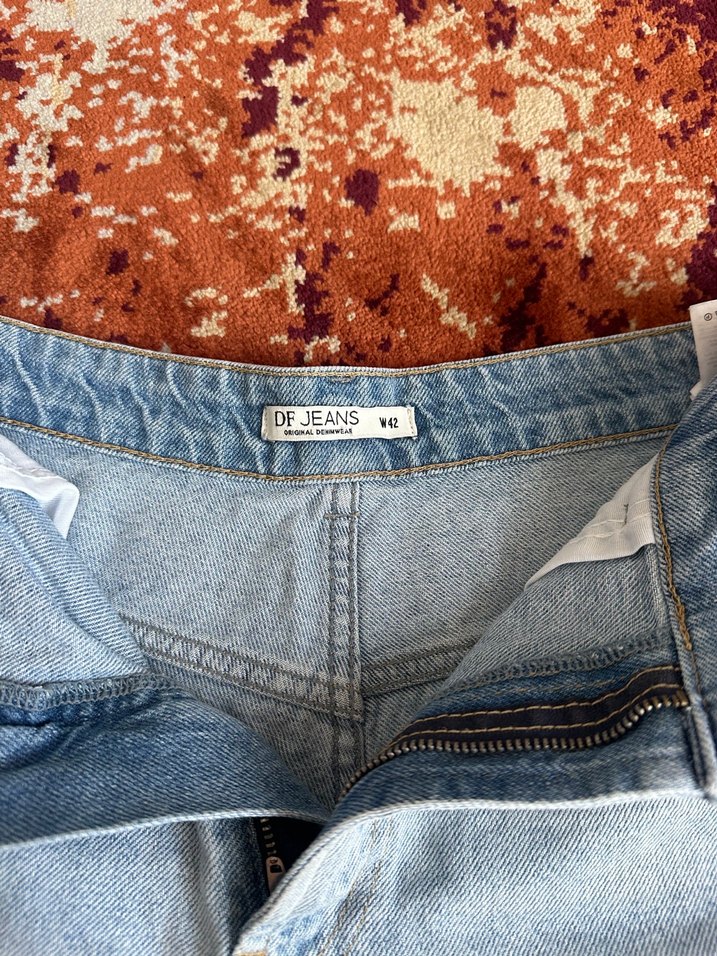 Düğmeli Yırtık Detaylı Kadın Kot Şort - Görsel 2