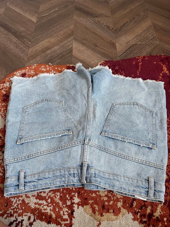 Düğmeli Yırtık Detaylı Kadın Kot Şort - Görsel 3