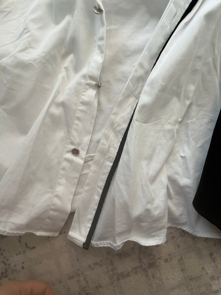 Siyah Düğmeli Yelekli Takım Elbise - Görsel 2