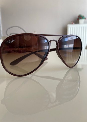 Ray-Ban UltraHafif Unisex Gözlüğü