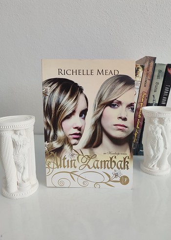 Richelle Mead - Altın Zambak