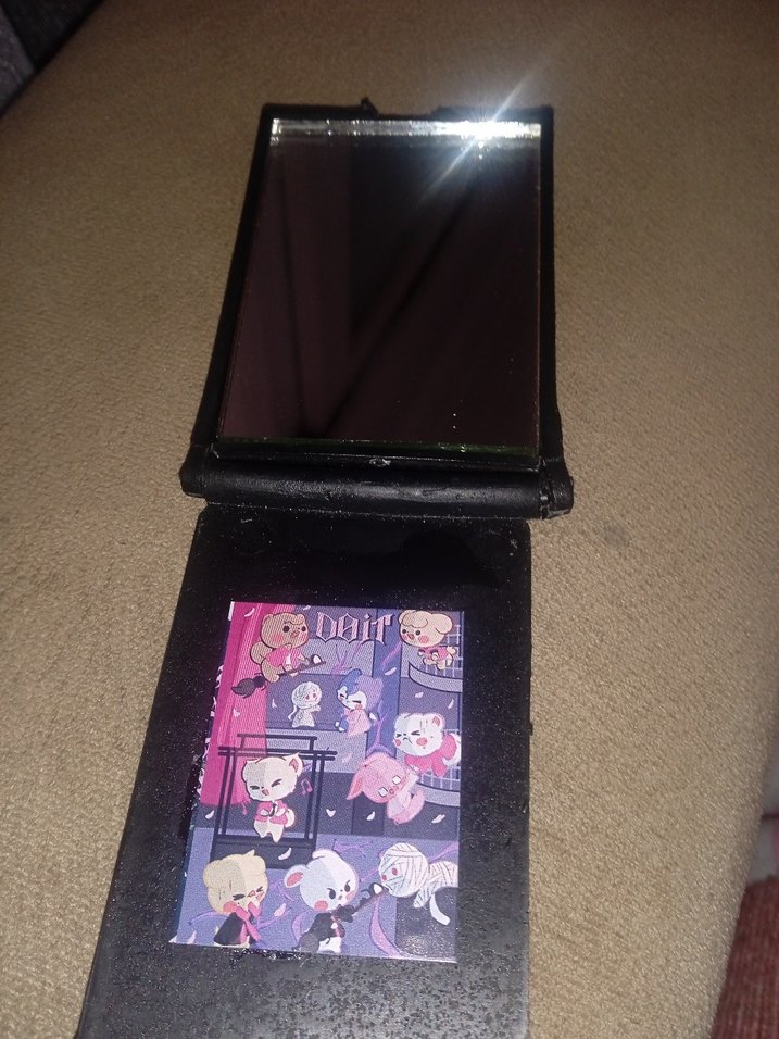 Siyah K-Pop Temalı cep aynası - Görsel 4