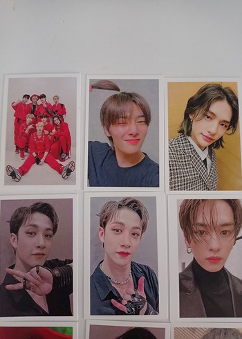Stray kids, Ateez, Yeji, Baekhyun fotokart (açıklama)