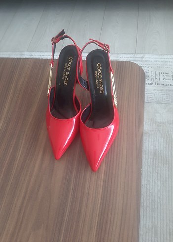 Kırmızı Tokalı(gold) Stiletto . 36 numara.