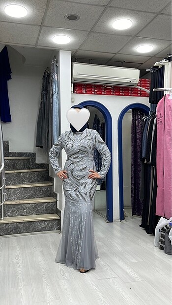 Gri balık model abiye şalı ile birlikte