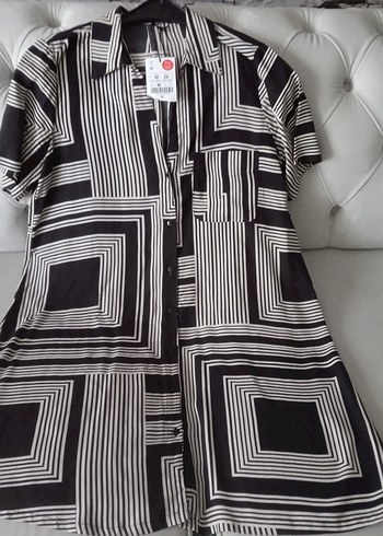 LC Waikiki Düğmeli Geometrik Desenli Siyah tunik