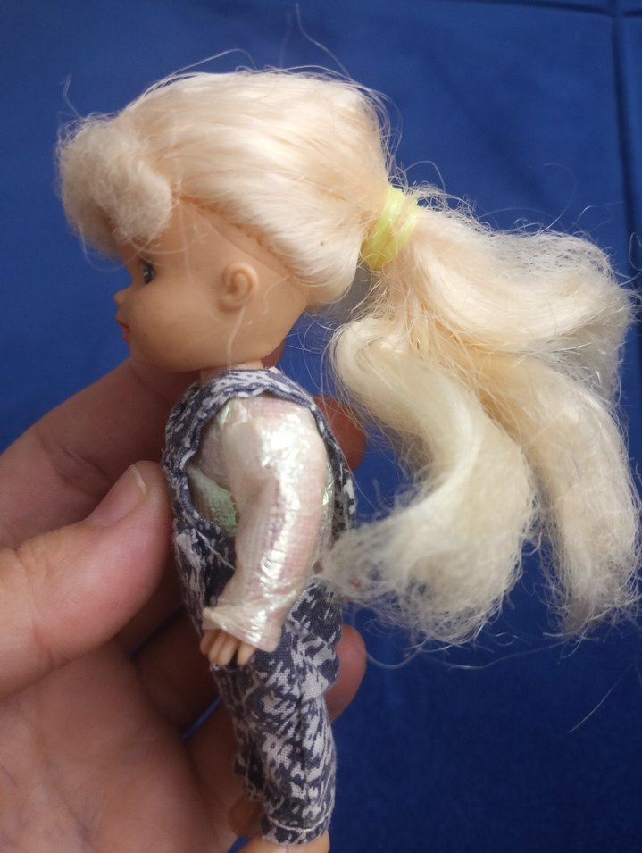 Gri Desenli Tulumlu Bebek Oyuncak - Görsel 3