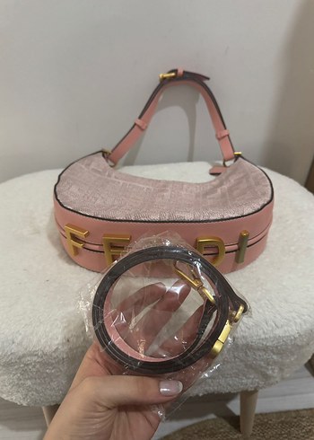 Fendi Pembe Deri Fendi Tokalı Kadın Çanta