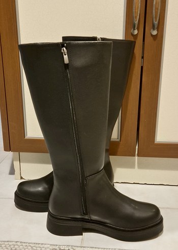 Siyah Deri Düz Tabanlı Diz Boyu Kadın Çizme - Görsel 2