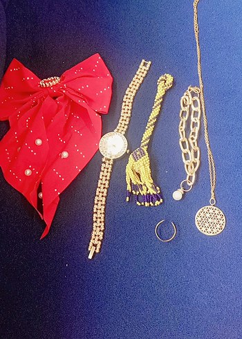 swarovski Sikligin Altin Dokunusu Kirmizi Fiyonklu Aksesuar Seti