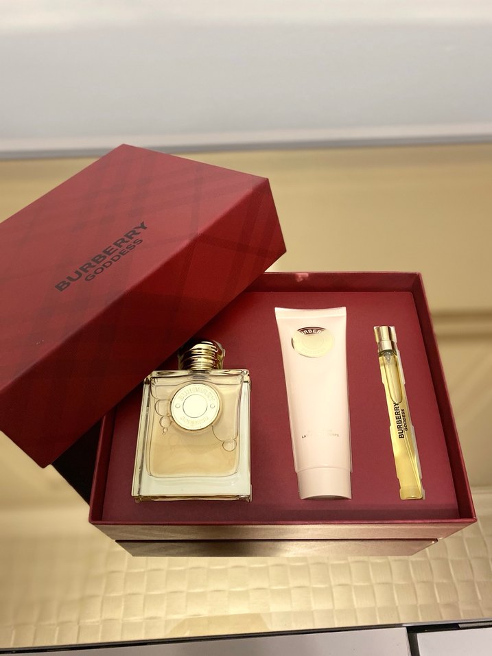 Burberry Goddess Vücut Losyonu - Görsel 2