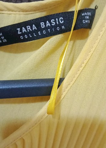 Zara Sarı Piliseli V Yaka Kolsuz Kadın Bluz