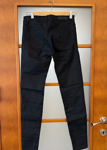 Stradivarius Kadın Siyah Dar Kesim Denim Pantolon