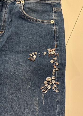 36 Beden Nakış Detaylı Mavi Dar Kesim Denim Pantolon