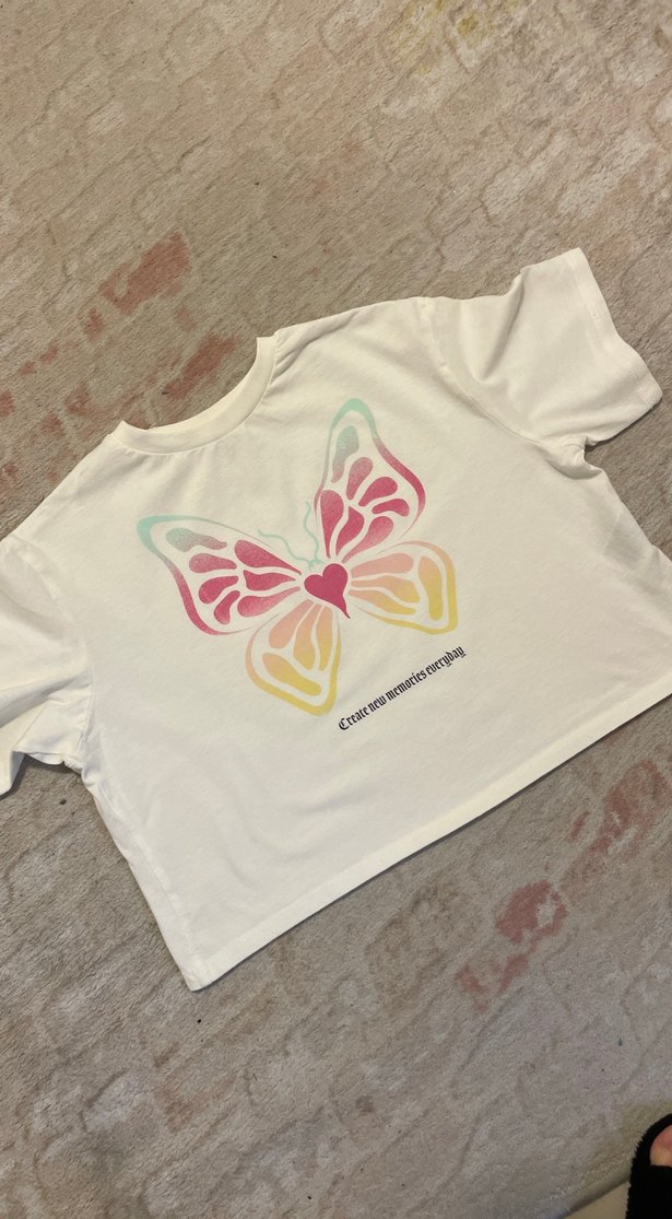 Kız Çocuk Beyaz Kelebek Baskılı Crop Oversize Tişört - Görsel 2